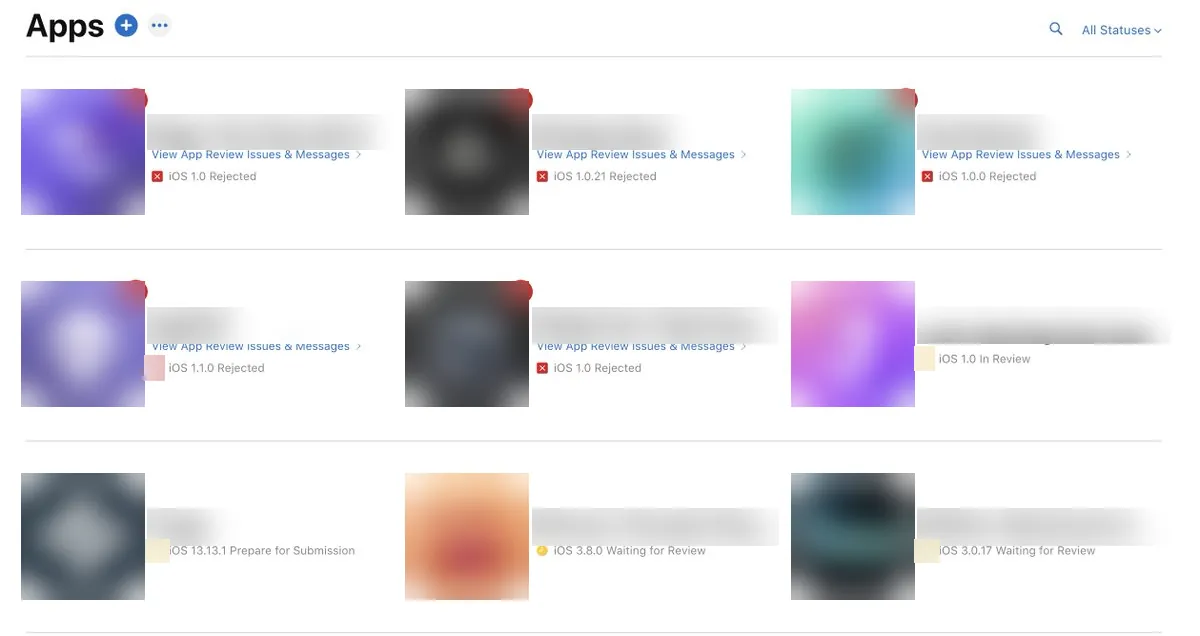 Liste d'App Store Connect avec des noms d'application et des icônes floues, la plupart marquées rejetées